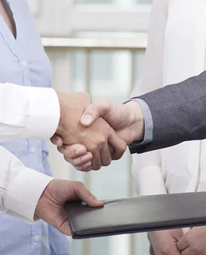 堅持自營銷售，綜合成本優勢明顯